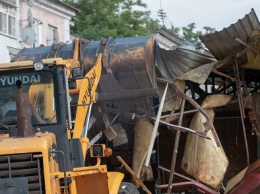 В Каменском на Соцгороде демонтировали очередную разливайку