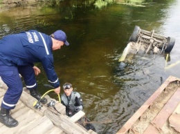 В Черниговской области «Нива» рухнула с моста в реку