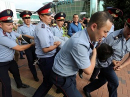 Полиция задержала более 250 человек в ходе протестов в Алма-Ате