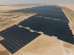 В ОАЭ запустили крупнейшую солнечную электростанцию в мире