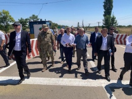 Данилюк, Баканов и Тейлор посетили КПВВ "Каланчак" на админгранице с Крымом