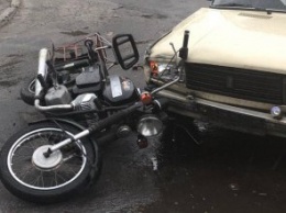 На Днепропетровщине произошло ДТП - мотоциклист влетел в «ВАЗ» (ФОТО)
