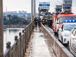 В Днепре молодой человек дважды за утро пытался спрыгнуть с Амурского моста