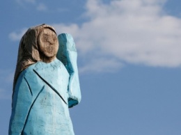 В Словении установили скульптуру в честь Мелании Трамп. Сеть взорвалась мемами