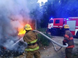 На выходных на Киевщине пожарные тушили возгорания травы и мусора общей площадью 15 га