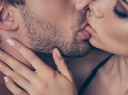 Горячие техники поцелуя, которые сведут с ума вашего парня