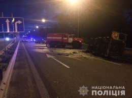 В ДТП на трассе "Киев-Чоп" сгорели двое военных