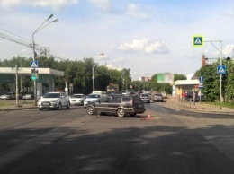 В Томске после ДТП иномарка врезалась в остановку