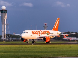 В голландском аэропорту Схипхол столкнулись два пассажирских самолета