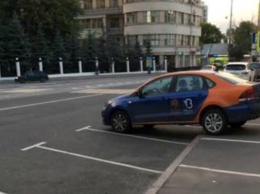 В Москве появилась парковка с заездом на высокий тротуар