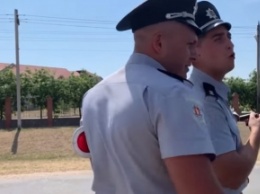 Появилось полное видео скандала с патрульными полицейскими на кирилловской трассе