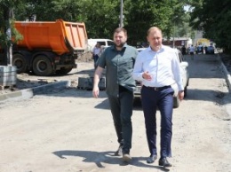 Максим Курячий: ремонт дорог в Чечеловском и АНД районах будет продолжен