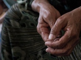 Под Днепром женщина цинично ограбила 89-летнюю бабушку
