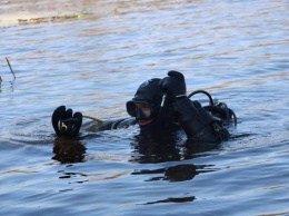 «Он лежал на уступе подводной скалы». Харьковские спасатели поделились подробностями поисков утопленника (фото)