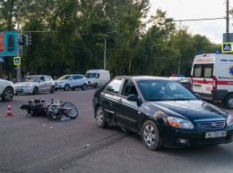 В Днепре мотоциклист влетел в KIA