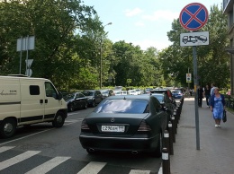 Водители Mercedes и BMW чаще всего нарушали правила парковки в Москве
