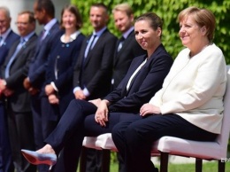 Из-за дрожания Меркель в Берлине изменили официальный протокол