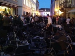 Футбольные фаны устроили беспорядки в Братиславе: местные жители решили, что произошел теракт