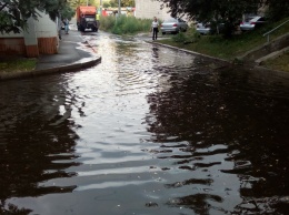 Жителей улицы Мандрыковской в Днепре затопило после ливней