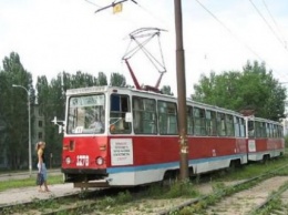Пенсионерка получила травму, выпрыгнув на ходу из киевского трамвая
