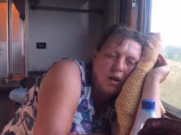 Жара +40, тепловые удары и обмороки: пассажиры рассказали новые ужасы о поездах "Укрзализныци"