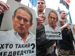 Телеканал Медведчука пожаловался СБУ на "несанкционированную" акцию протеста