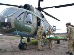 В Днепр на вертолете с Востока Украины привезли трех раненых солдат и одного гражданского