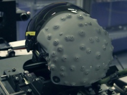 Британцы показали, как работает инновационный шлем для летчика-истребителя