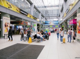 Аэропорт Жуляны возобновил работу после выкатки самолета