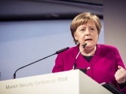 Меркель призывает защищать демократию от правого экстремизма