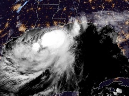 Тропический шторм "Барри" в США превратился в ураган