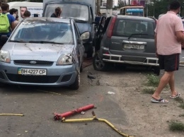 В Одессе лихач на иномарке «влетел» в три автомобиля