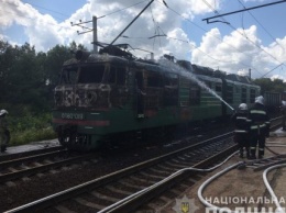В Харьковской области приостановили движение поездов из-за возгорания электровоза