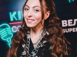 Дочь Оли Поляковой популяризирует трендовый макияж: «В стиле Кайли Дженнер»