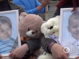 На Прикарпатье похоронили погибших в кровавом ДТП детей: фото и видео 18+
