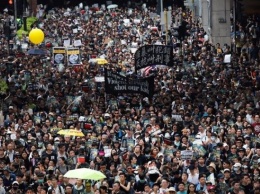 В Гонконге на массовой демонстрации произошли столкновения с полицией, есть пострадавшие