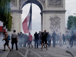 В День взятия Бастилии в Париже задержали более 170 человек