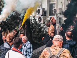 В центре Киева люди в военной форме напали на офис лотереи "МСЛ"