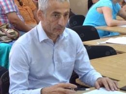 Депутат Григорян требует ремонта дорог во дворах