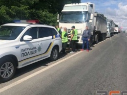 Въезды в Черновцы перекрыли для грузовиков