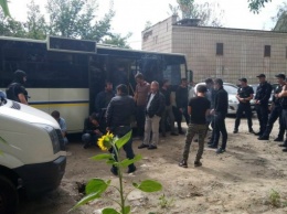 На столичном рынке "Троещина" задержали 26 нелегальных мигрантов