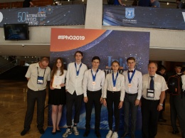 Международная олимпиада по физике. Украинские школьники везут из Израиля четыре медали. Фото