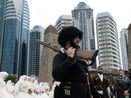 Министр культуры Чечни запретил петь без разрешения властей