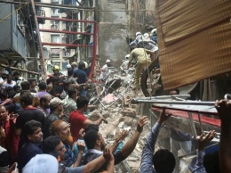 При обрушении здания в Мумбаи погибли 14 человек