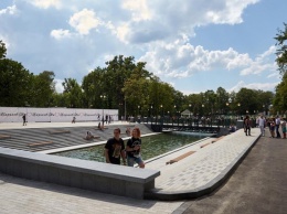 Черные лебеди, каскад озер: в Харькове после реконструкции открыли часть сада Шевченко и сквер Стрелка