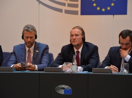 Медведчук на заседании Европарламента: Главная стратегическая задача - вернуть людей, а не территории