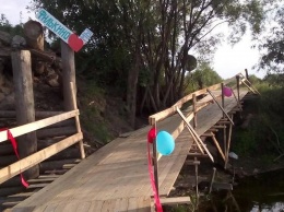 Жители села на Урале не дождались помощи властей и сами построили новый мост