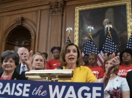 Американские конгрессмены решили повысить минимальную зарплату в 2 раза