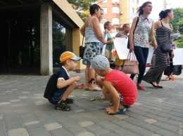 В Одессе заводской детский сад приняли в коммунальную собственность и... закрыли: родители вышли на акцию протеста