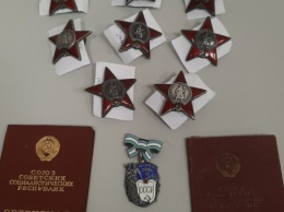 В "Борисполе" китаец пытался незаконно вывезти высокие советские государственные награды